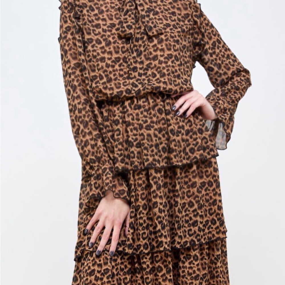 Chic Leopard Print Midi Dress